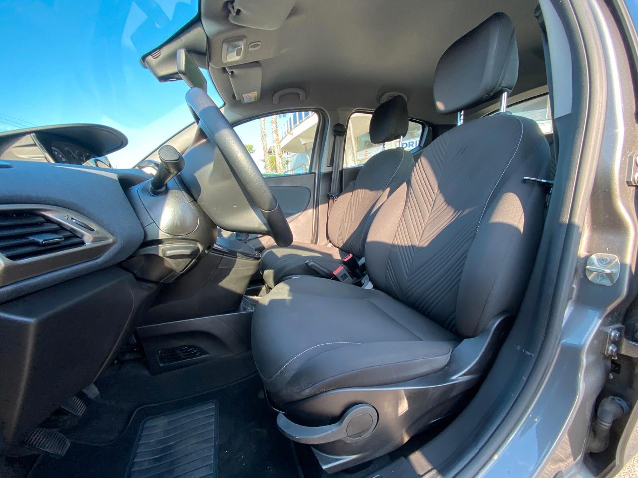 Lancia Ypsilon 1.0 firefly hybrid Gold