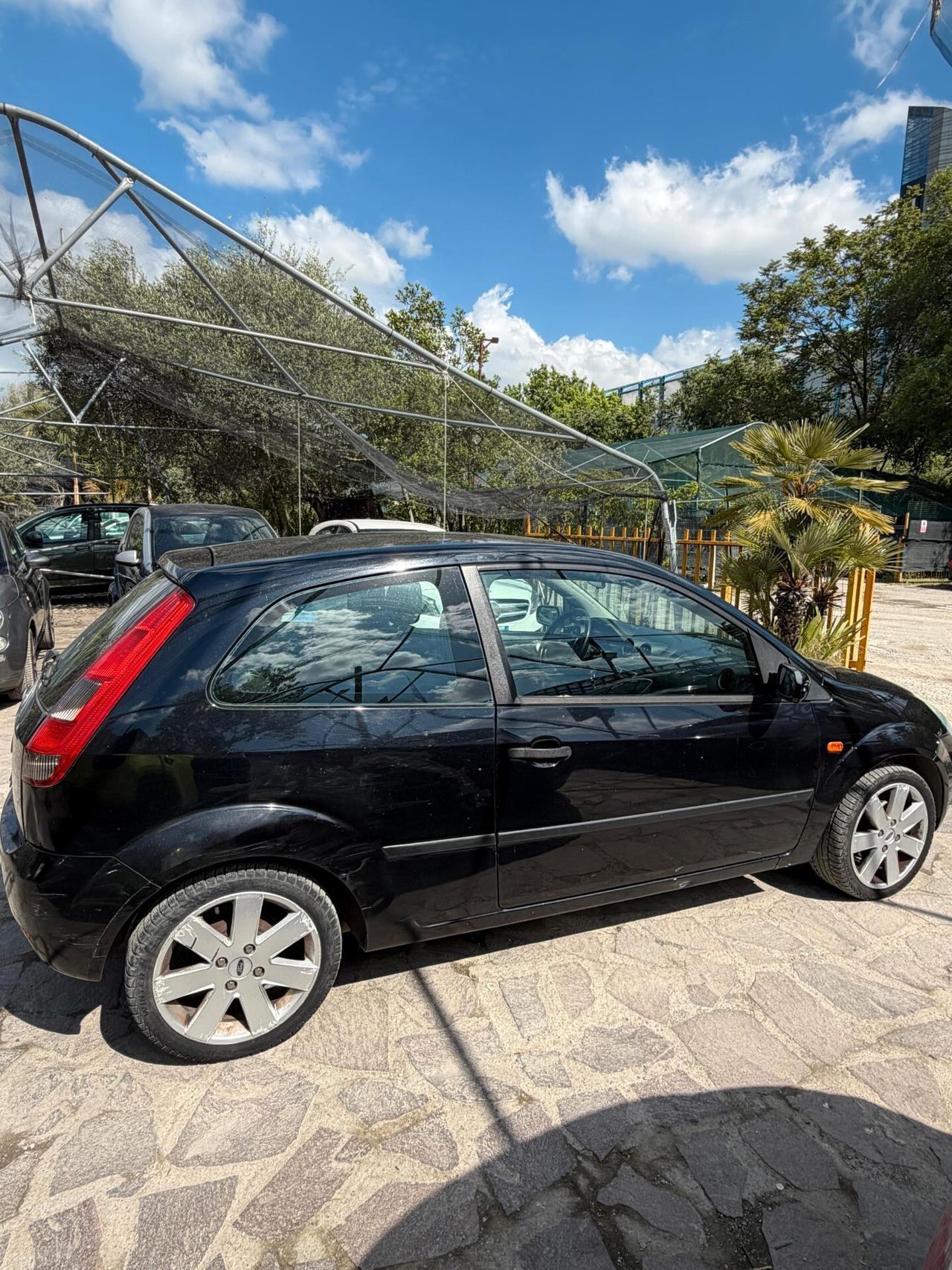 Ford Fiesta 1.2 16V 5p. Ambiente GPL. NEOPATENTATI