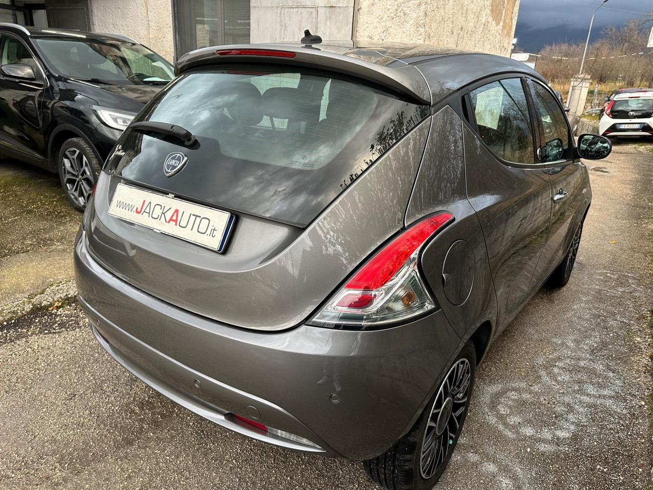 Lancia Ypsilon 1.2 69 CV 5 porte GPL Ecochic Monogram