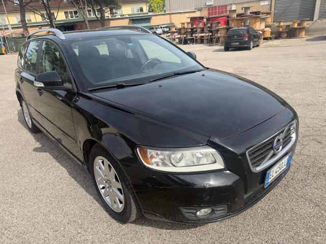 VOLVO V50 D2 R-design senza nessun lavoro da fare