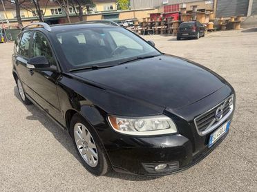 VOLVO V50 D2 R-design senza nessun lavoro da fare