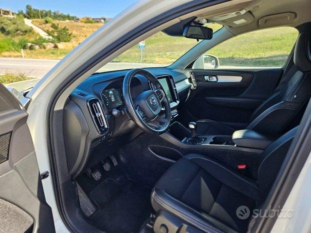 VOLVO XC40 2.0 D3 Momentum 150cv