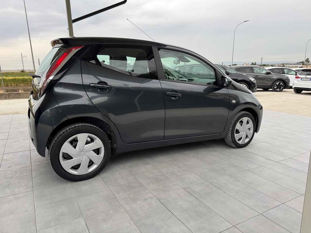 Toyota Aygo 1.0 VVT-i 69 CV 5 porte x-play