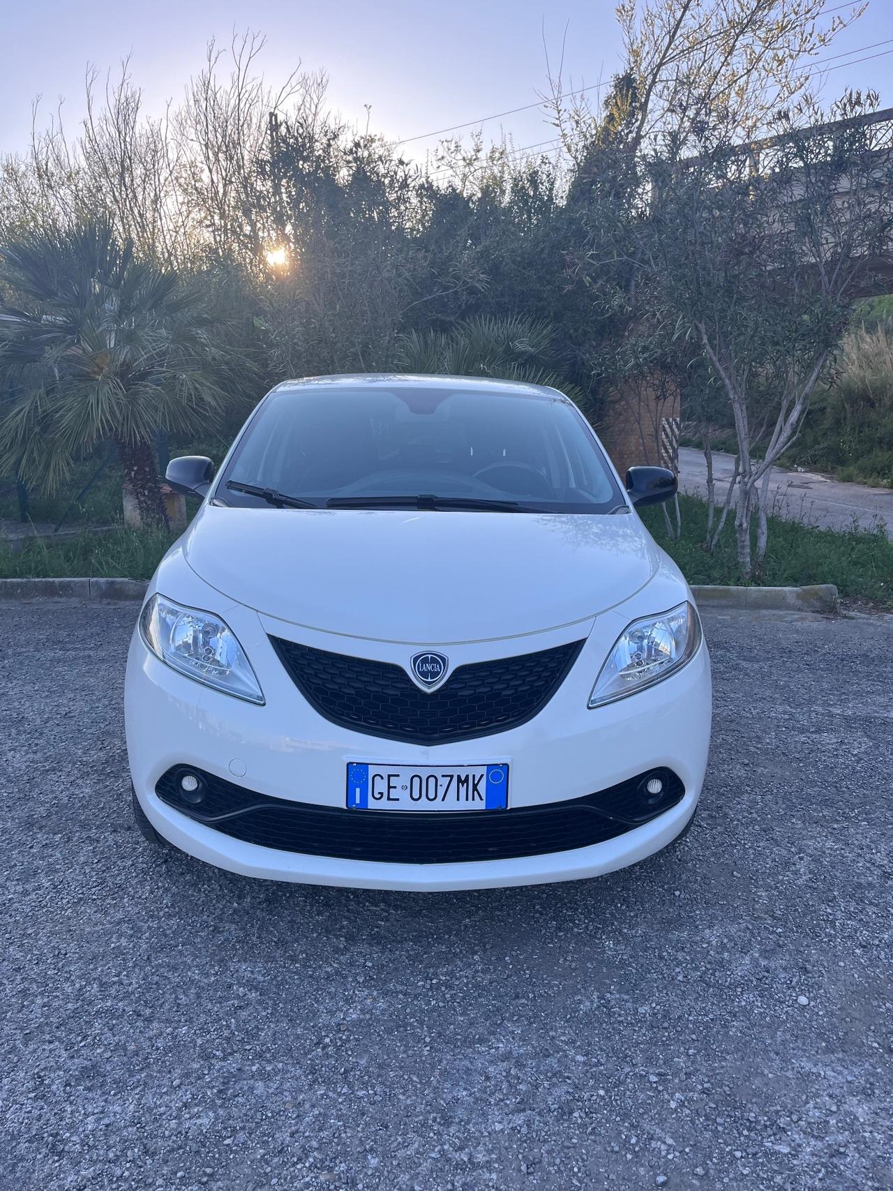 Lancia Ypsilon 1.0 FireFly 5 porte S&S Hybrid Ecochic Gold