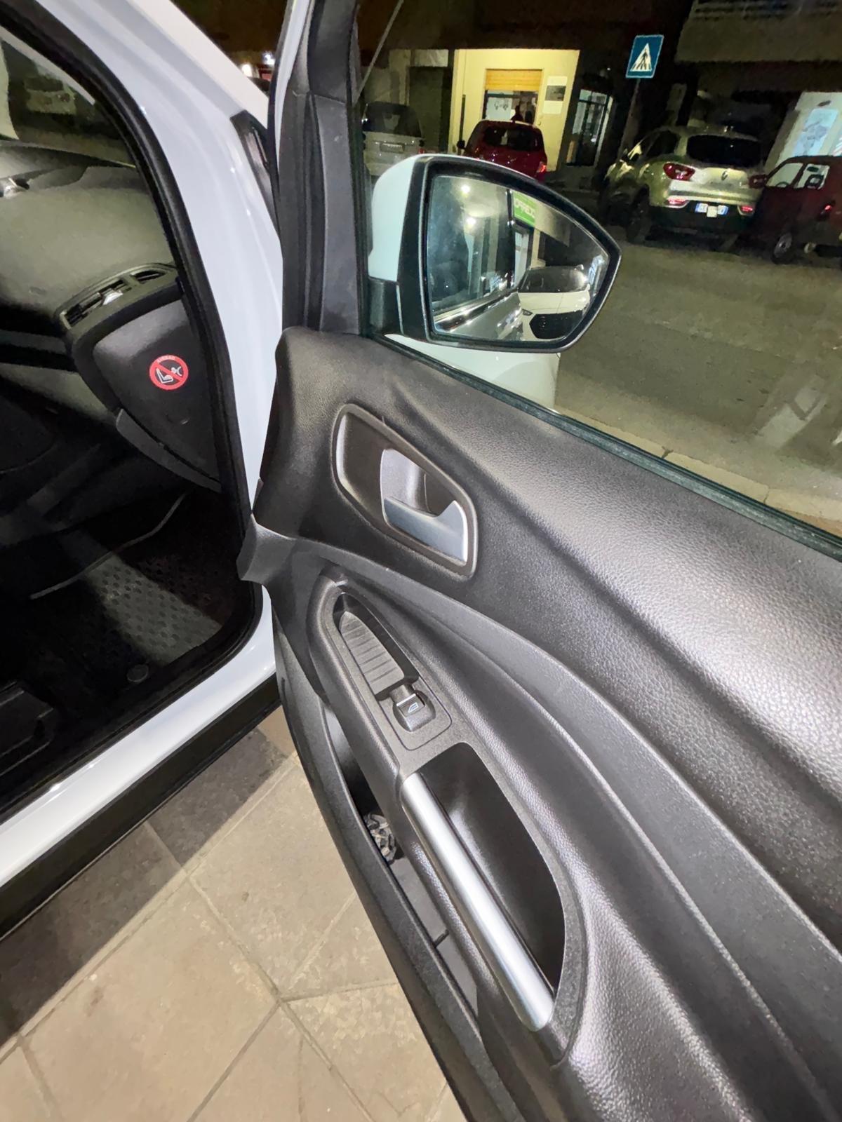 Ford Kuga 1.5 TDCI 120 CV S&S 2WD Titanium