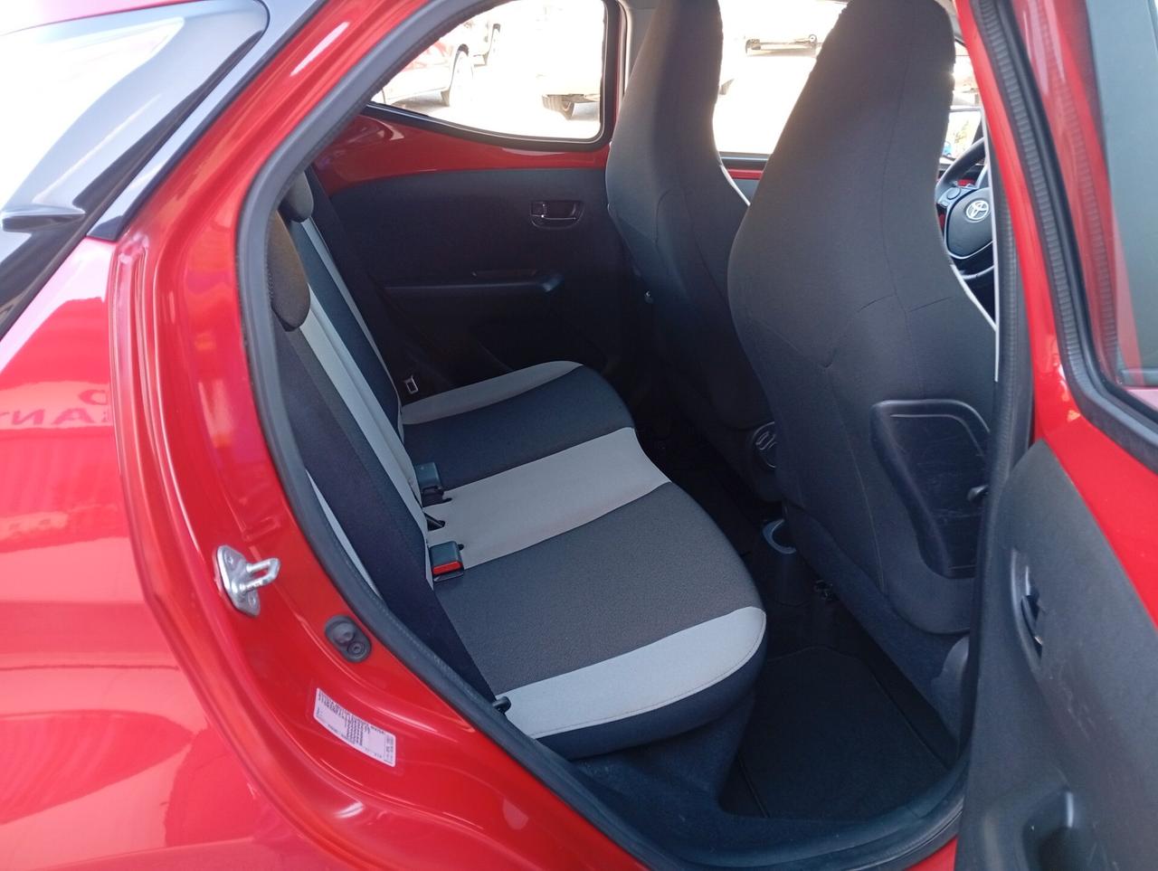 Toyota Aygo 1.0 VVT-i 69 CV 5 porte x-black TSS