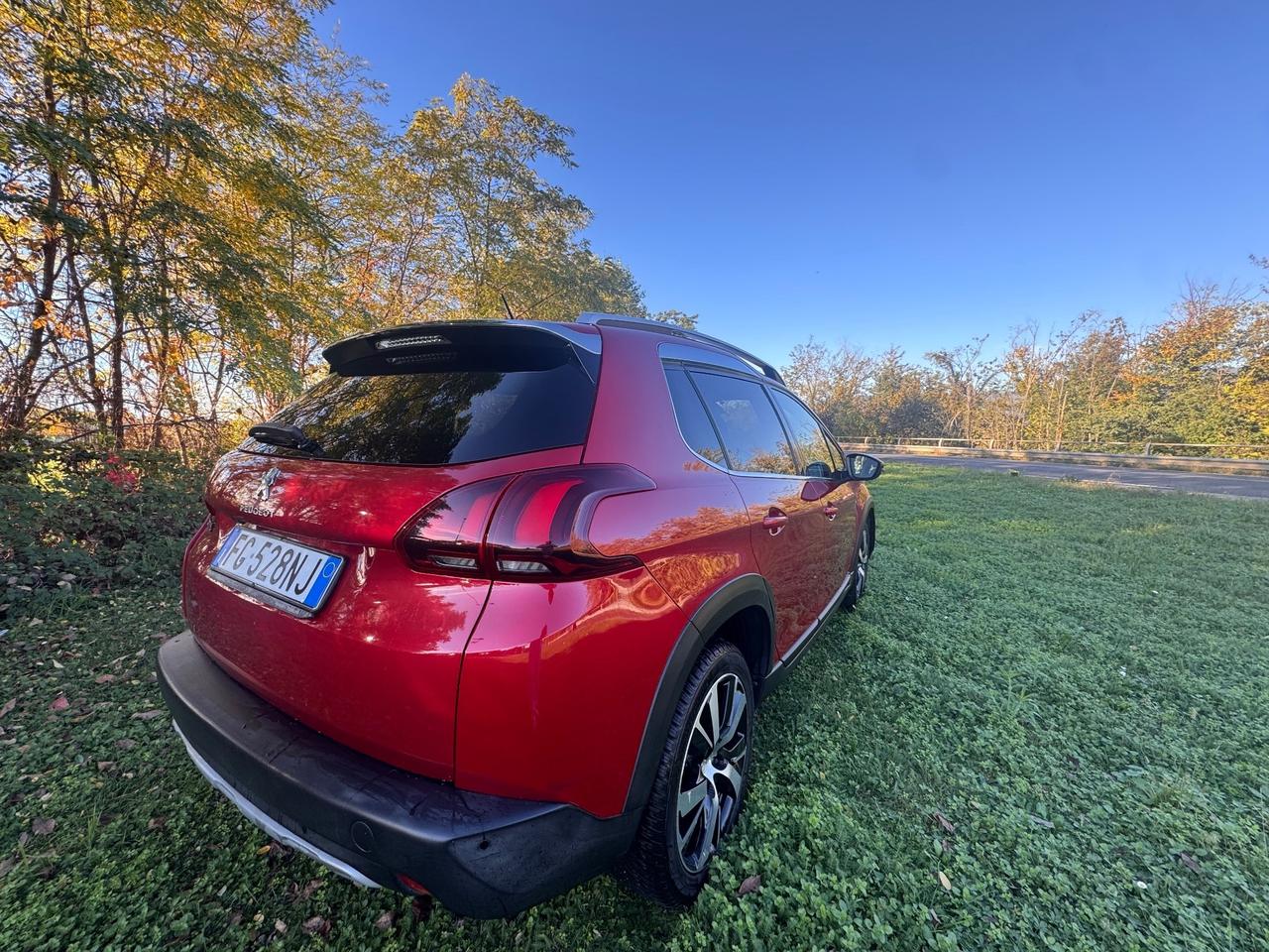 Peugeot 2008 1.6 d, cambio manuale, 140.000 km