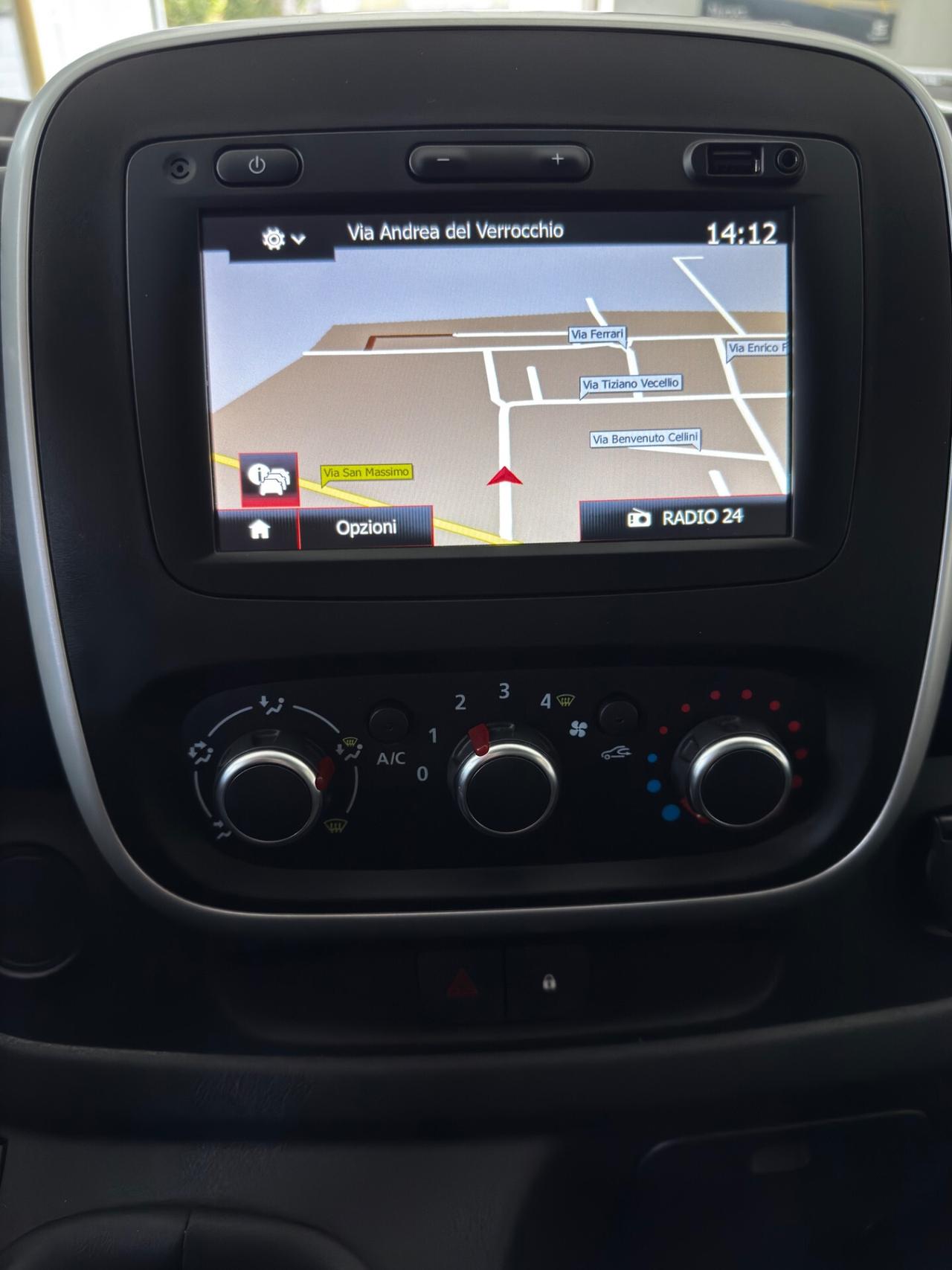 Renault Trafic T27 2.0 dCi 120CV PC-TN Zen N1