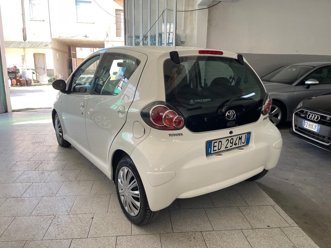 Toyota Aygo 1.0 12V VVT-i 5 porte Now Connect