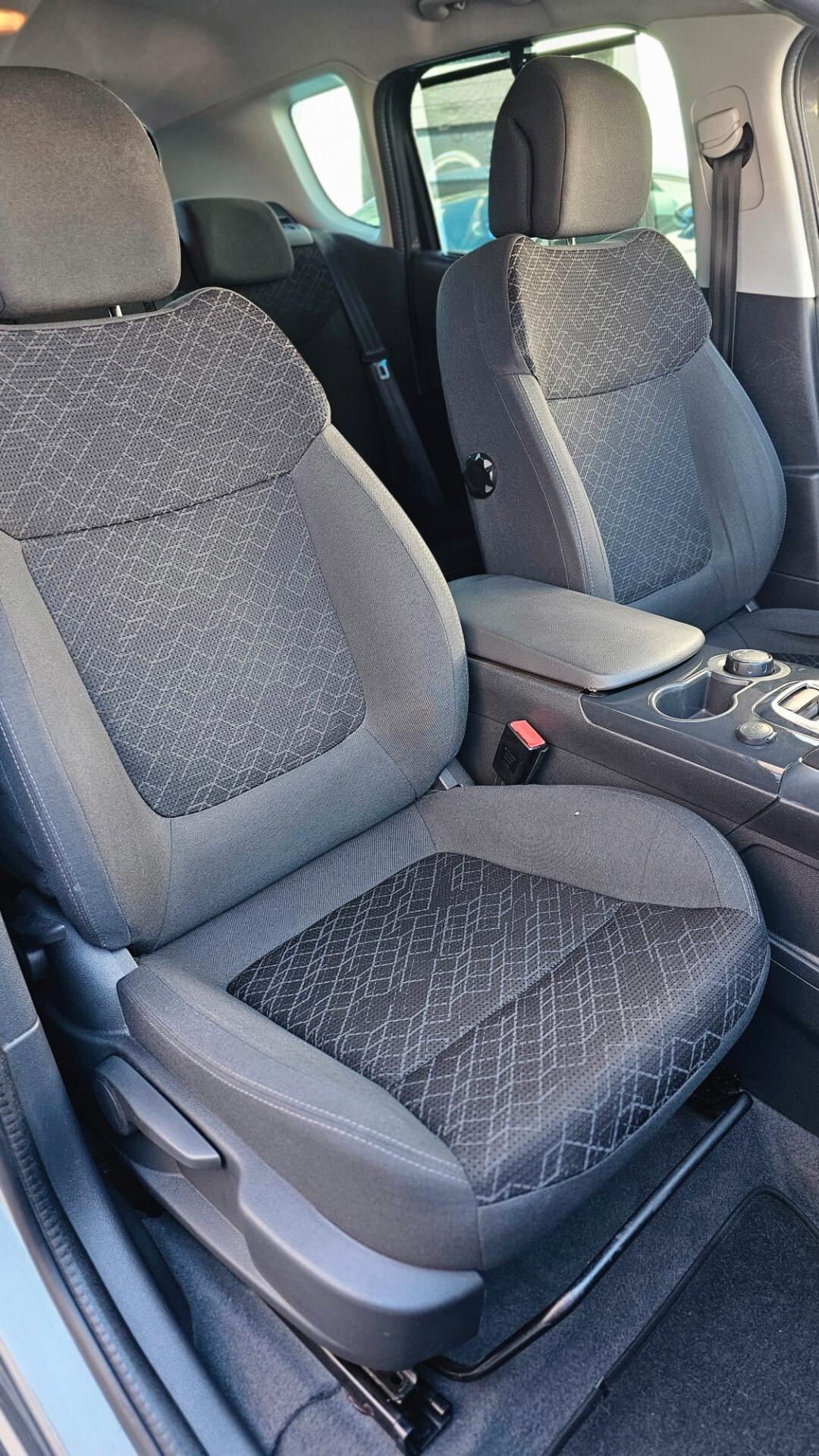 Peugeot 3008 1.6 HDi 115CV ETG6 Allure