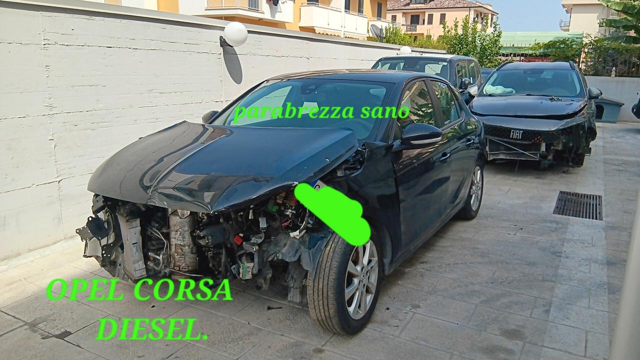 Opel Corsa incidentata sinistrata mondialcars 023