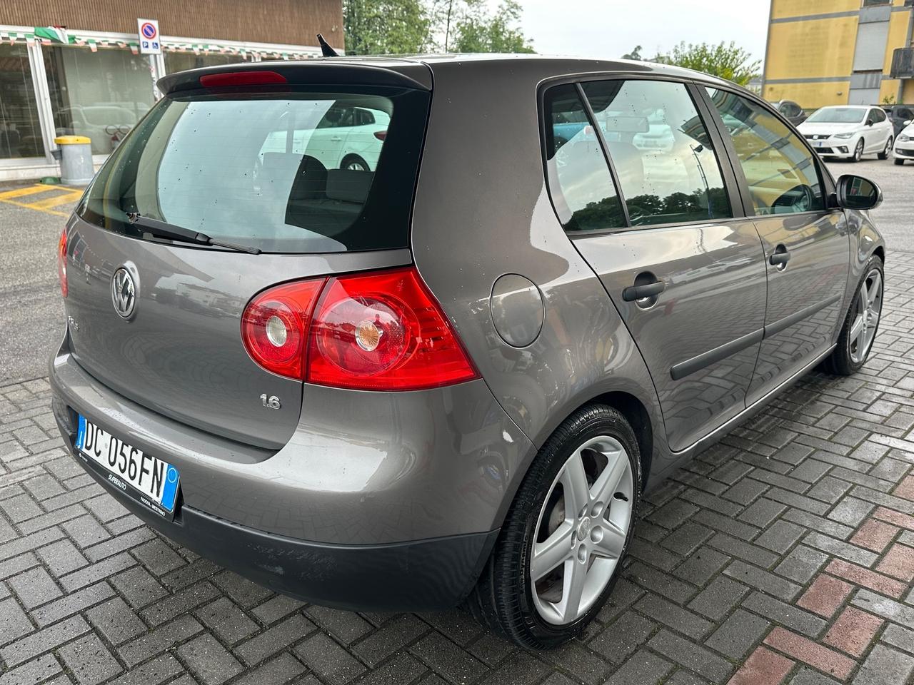 Volkswagen Golf 1.6 16V FSI 5p. Sportline