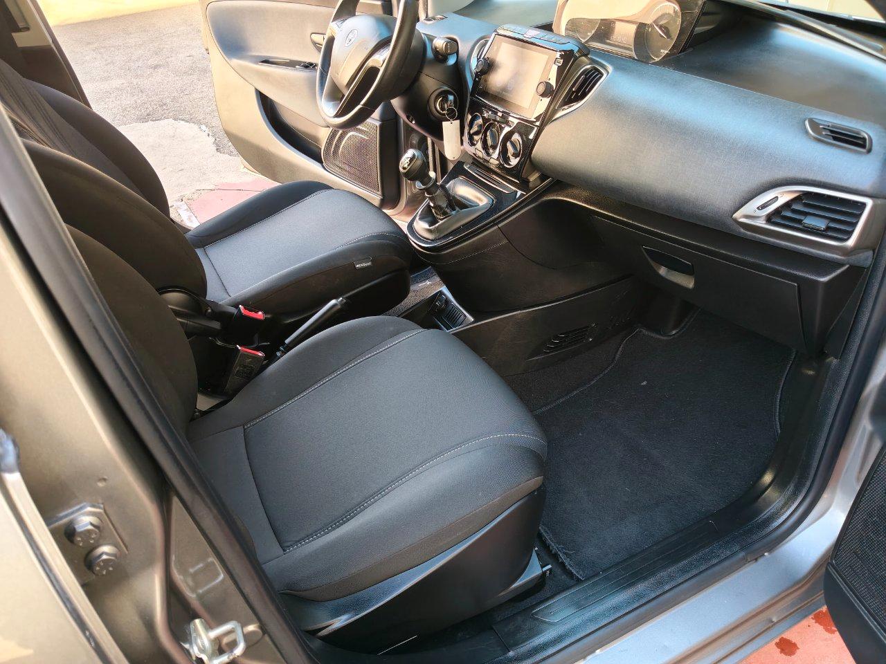 Lancia Ypsilon 1.0 firefly hybrid Gold s&s 70cv 5p.ti