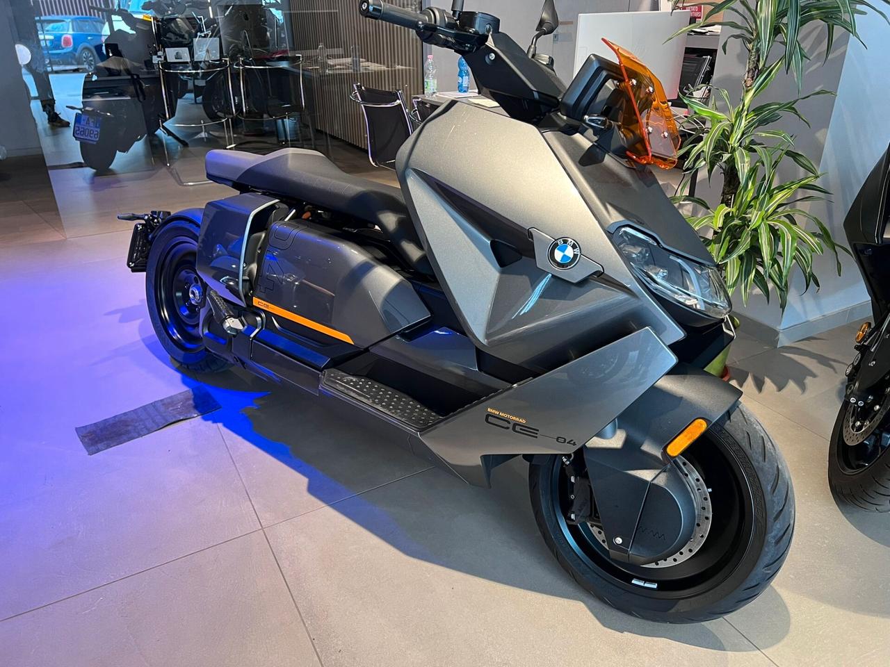Bmw CE 04