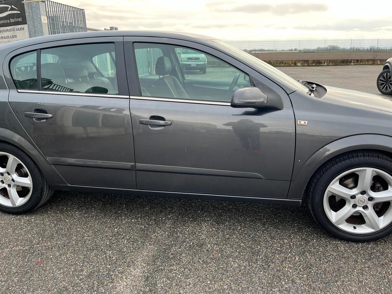 Opel Astra 1.6 115CV 5 porte Cosmo ADATTA AI NEOPATENTATI