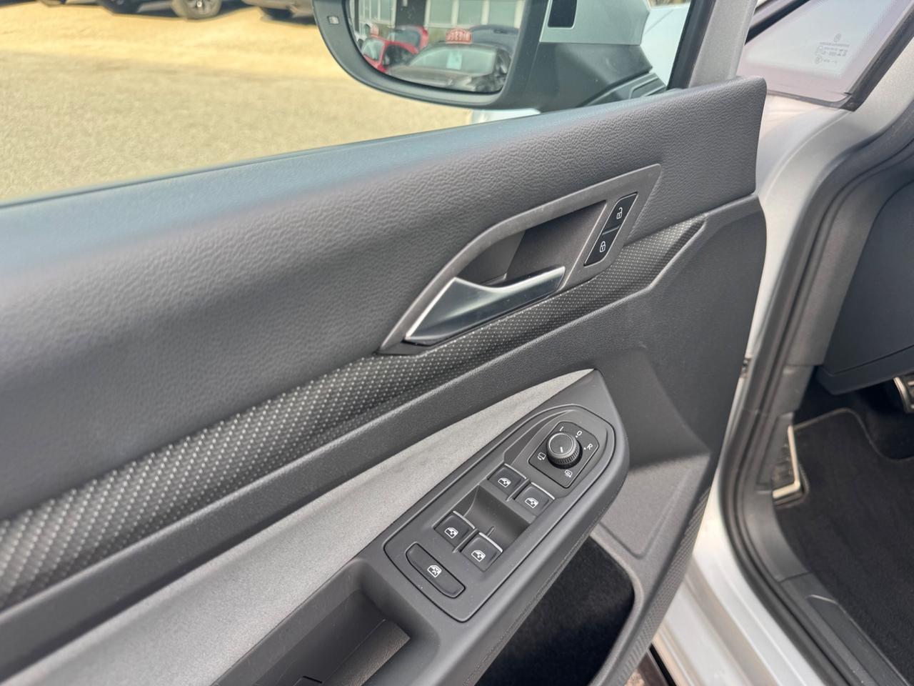 VOLKSWAGEN GOLF 8 R-LINE DSG 1.5 eTSI 150 CV EVO ACT