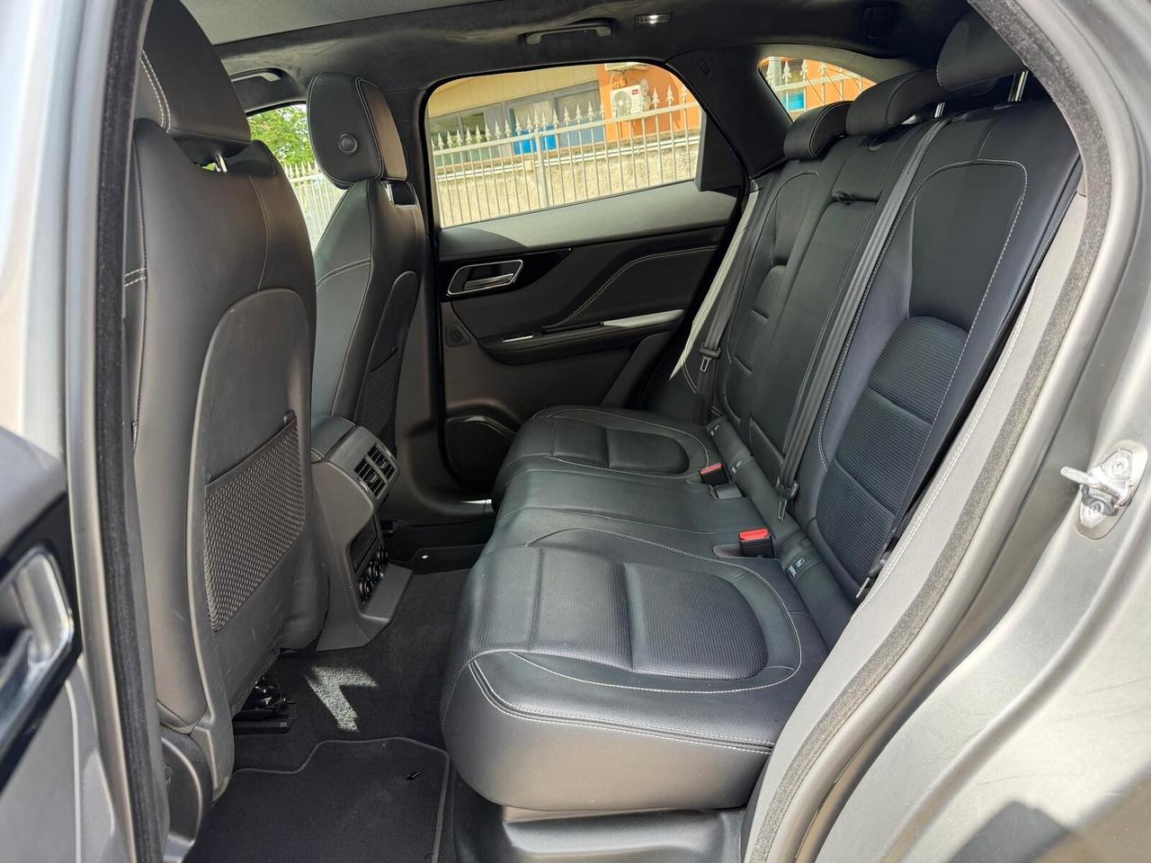 Jaguar F-Pace 2.0 D 180 CV AWD aut. R-Sport
