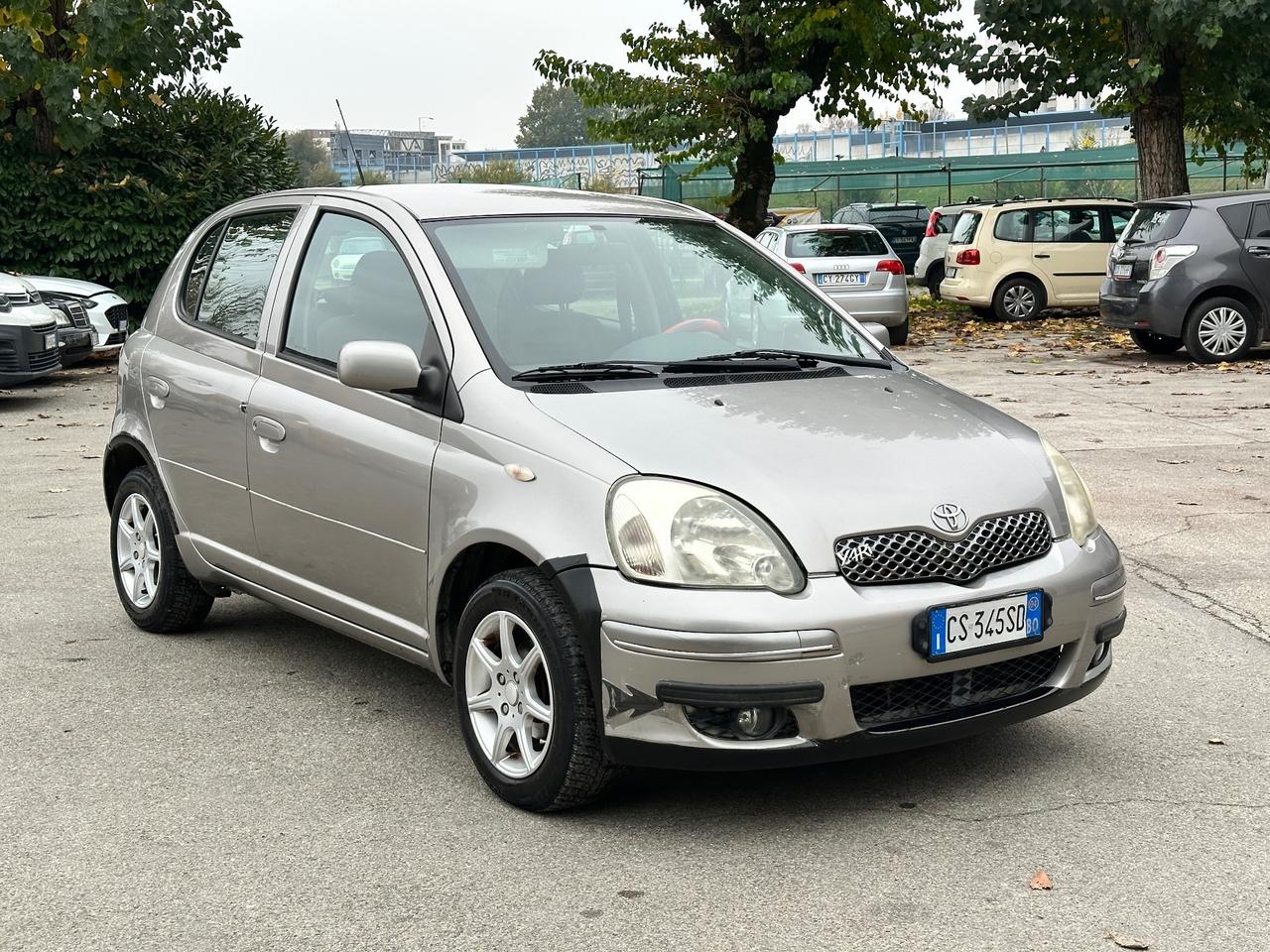 Toyota Yaris 1.0i 16V cat 5 porte Sol