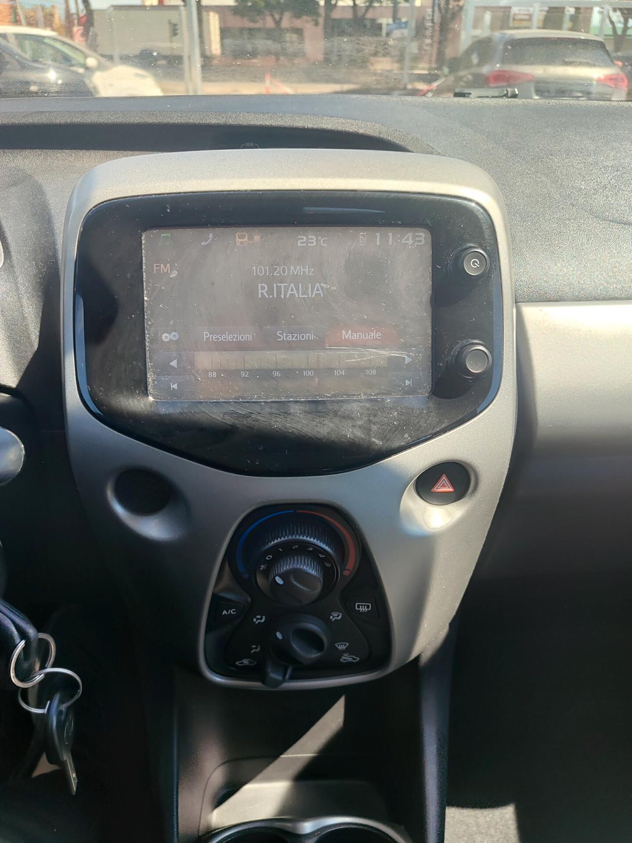 Toyota Aygo 1.0 VVT-i 69 CV 5 porte x-business MMT