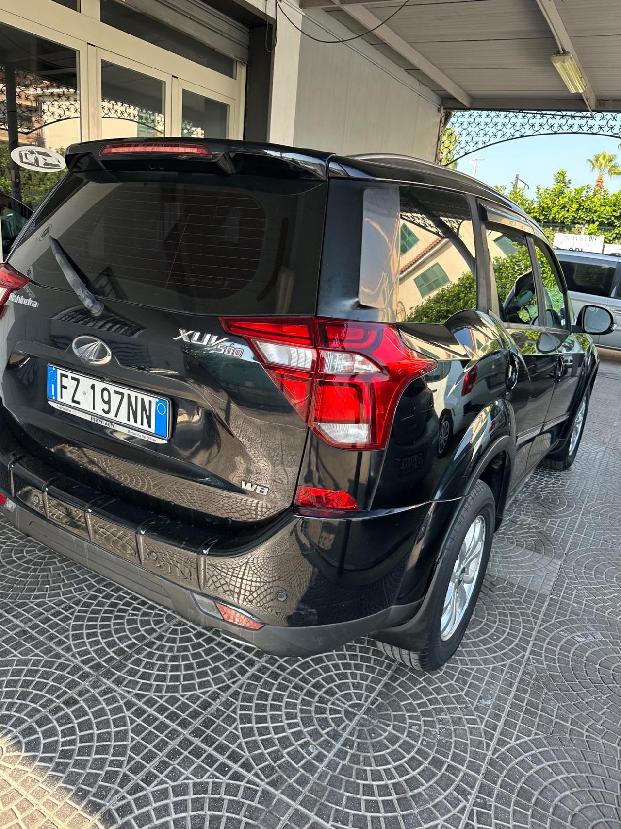Mahindra XUV500 2.2 16V AWD W10