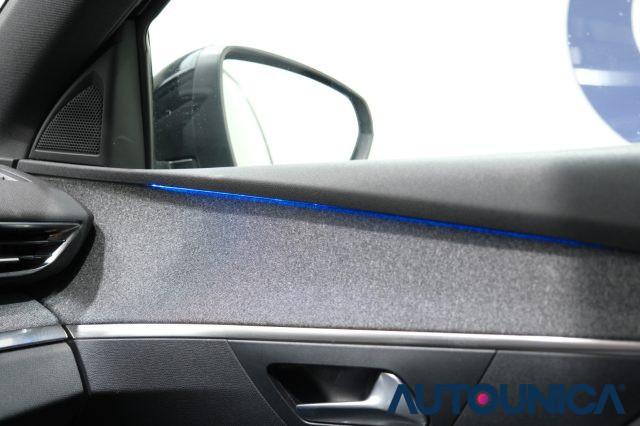 PEUGEOT 3008 HYBRID4 300 E-EAT8 ALLURE PACK