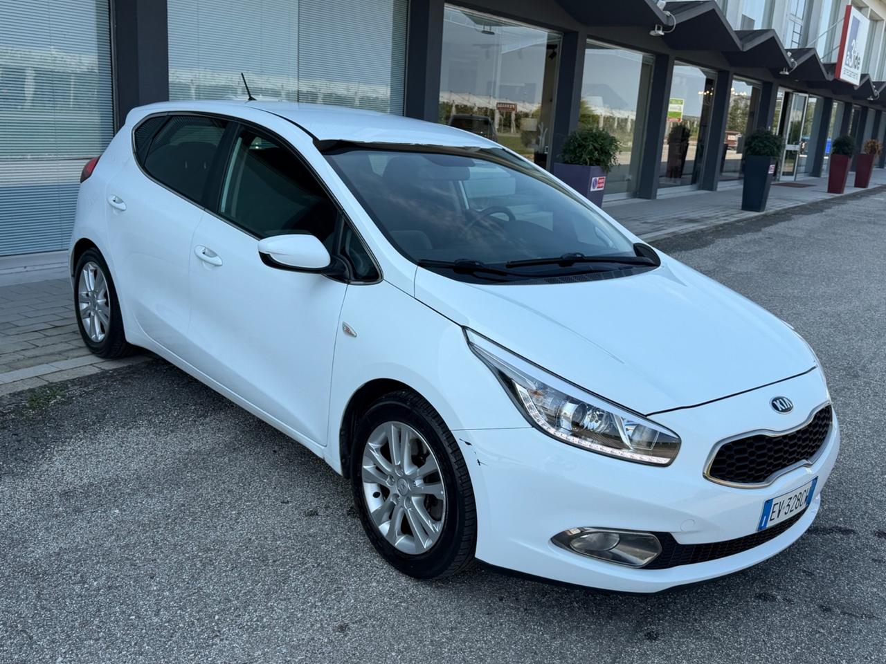 Kia Ceed cee'd 1.4 CRDi 5 porte Cool