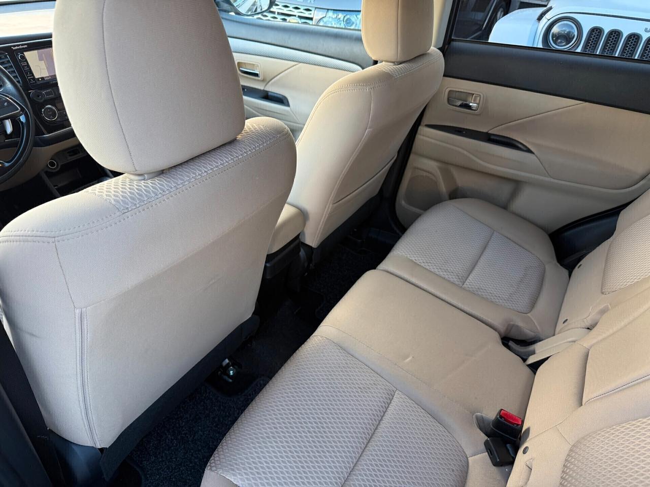 Mitsubishi Outlander 2.2 Plus 4x4 Euro 6 / 7 Posti
