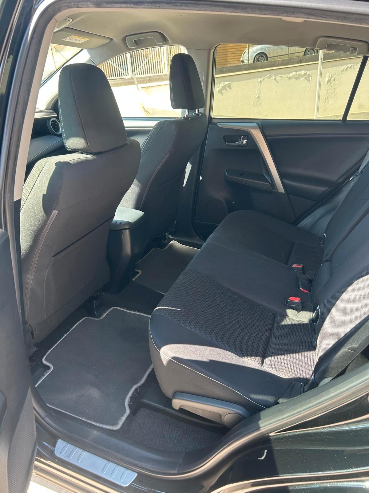 RAV4 2.0 D-4D 2WD Lounge