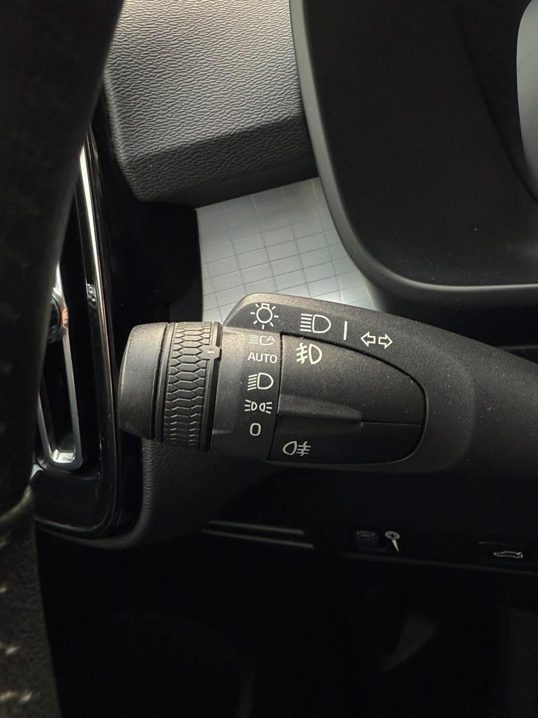 Volvo XC40 2.0 d3 150CV Momentum Pro Geartronic