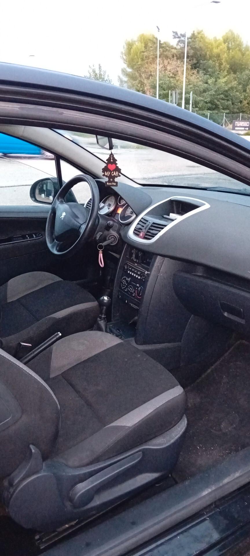 Peugeot 207 1.4 8valvole metano vann