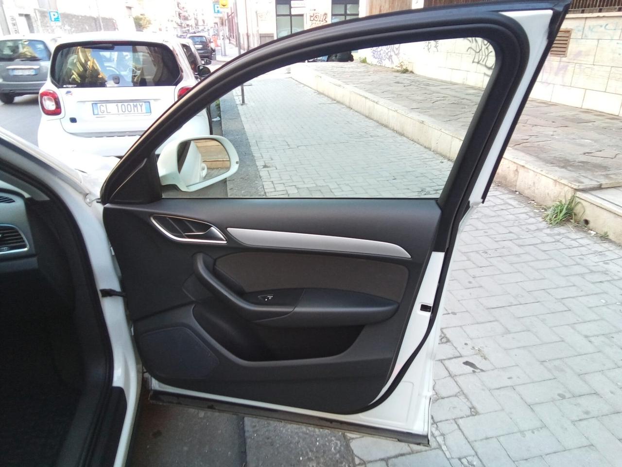 Audi Q3 2.0 TDI 120 CV Sport
