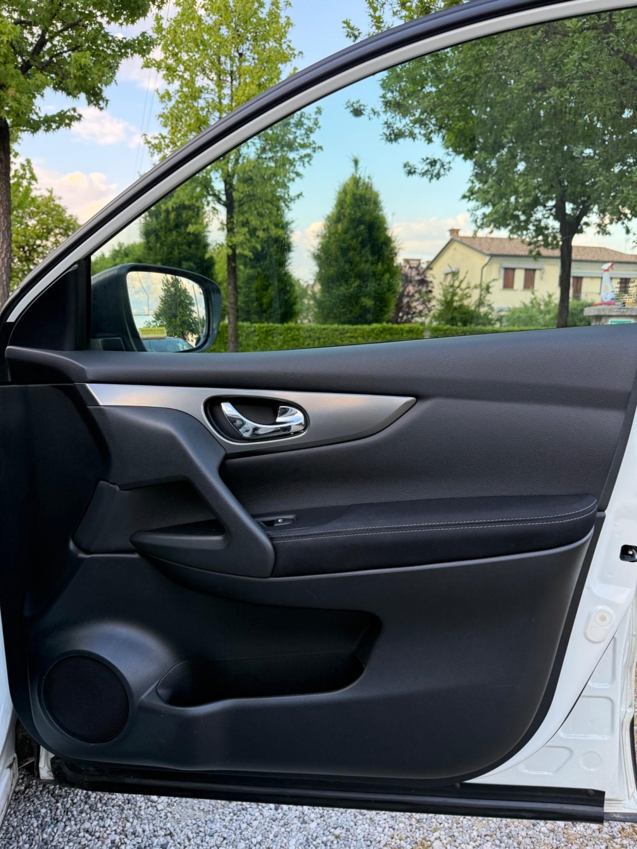 Nissan Qashqai 1.6 dCi 2WD N-Connecta 12 mesi di garanzia