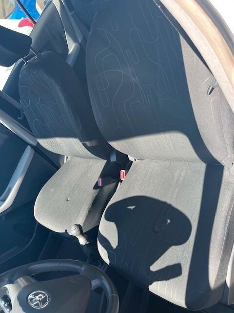 TOYOTA YARIS 1,0 BENZINA