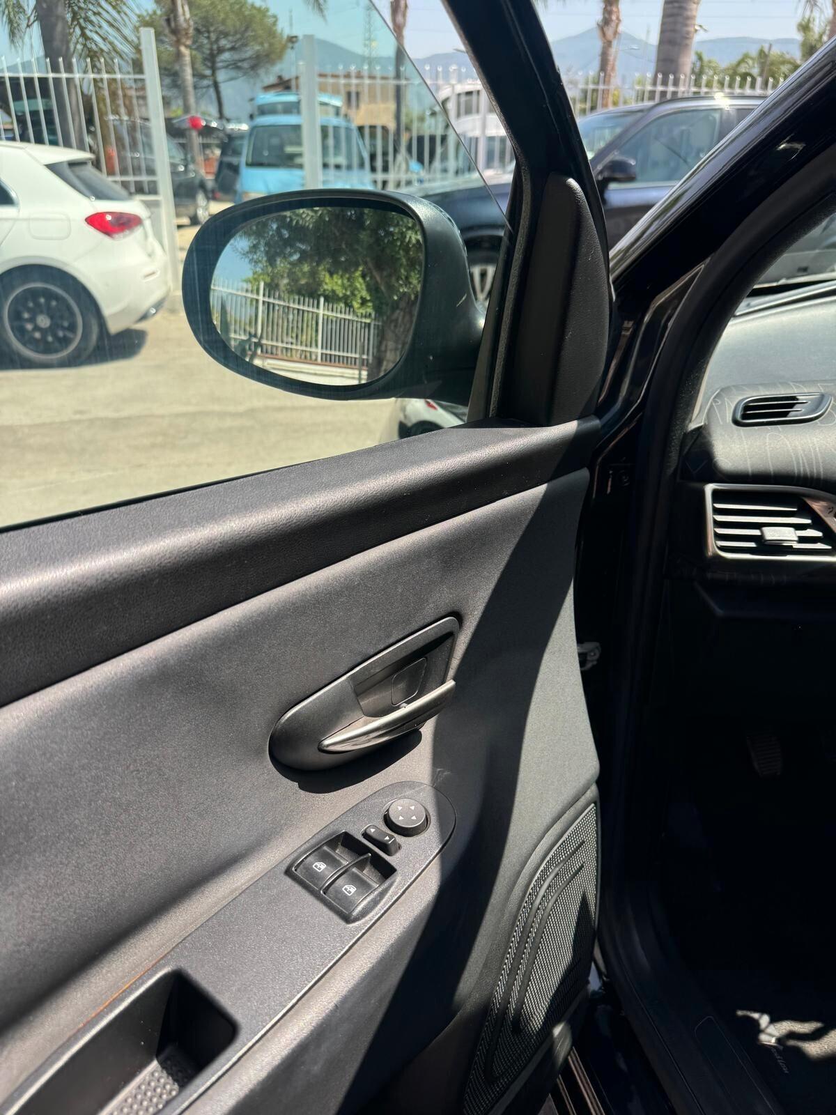 Lancia Ypsilon 0.9 TwinAir 85 CV 5 porte Metano Elefantino