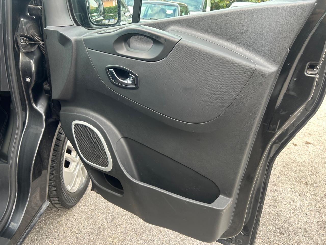 Opel Vivaro 29 1.6 CDTI 9 Posti Gancio Traino Extra long