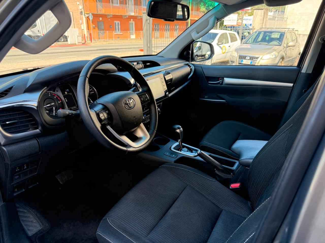 Toyota Hilux 2.4 D-4D A/T 4WD 4 porte Double Cab Executive
