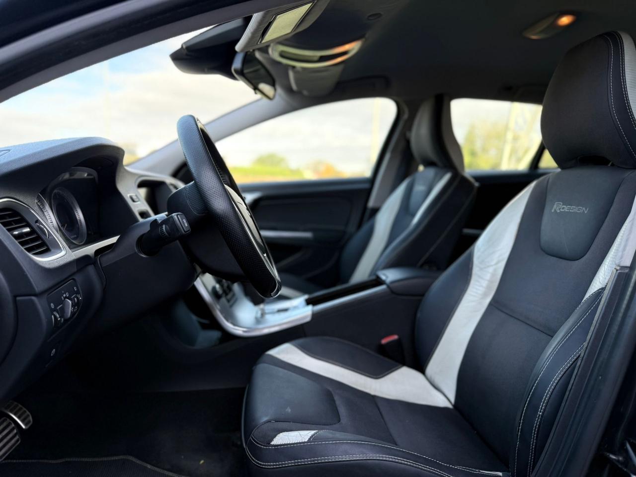 Volvo V60 D5 Geartronic R-design