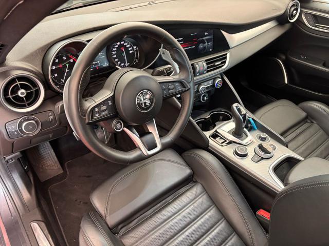 ALFA ROMEO Giulia 2.0 Turbo 280 CV AT8 AWD Q4 Veloce in arrivo