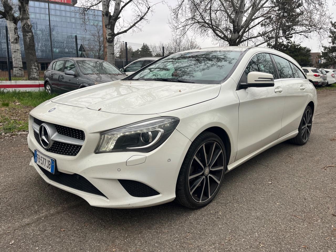 Mercedes-benz CLA 200 d Premium