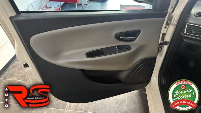 LANCIA Ypsilon 1.2 69 CV 5 porte Gold Adatta Neopatentati