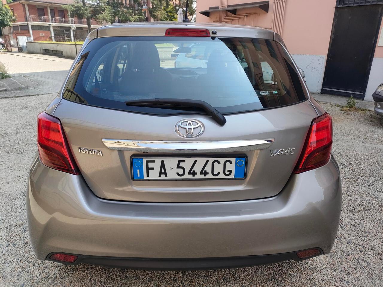 Toyota Yaris 1.4 D-4D 5p Lounge E6