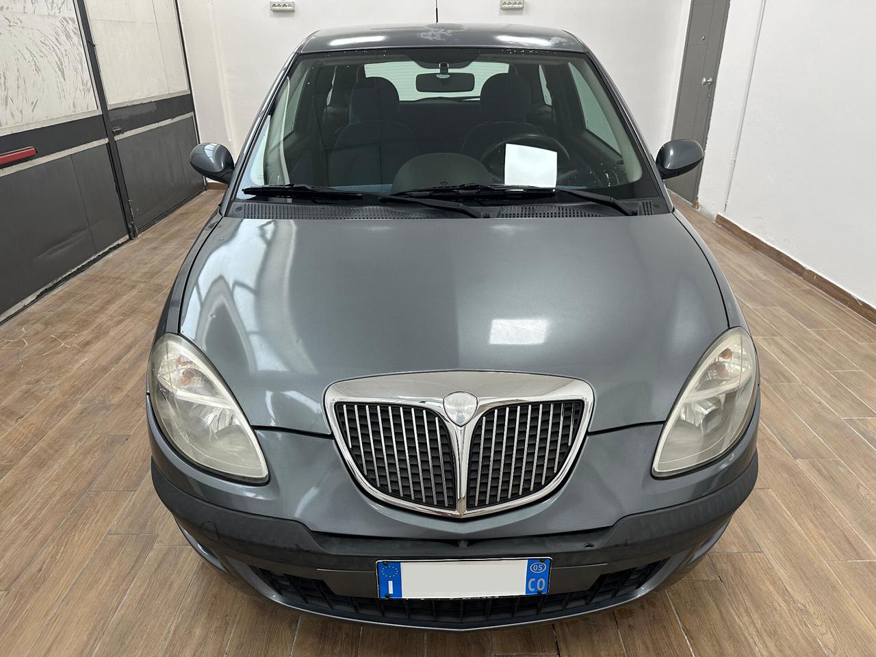 Lancia Ypsilon 1.2 60cv NEOPATENTATI