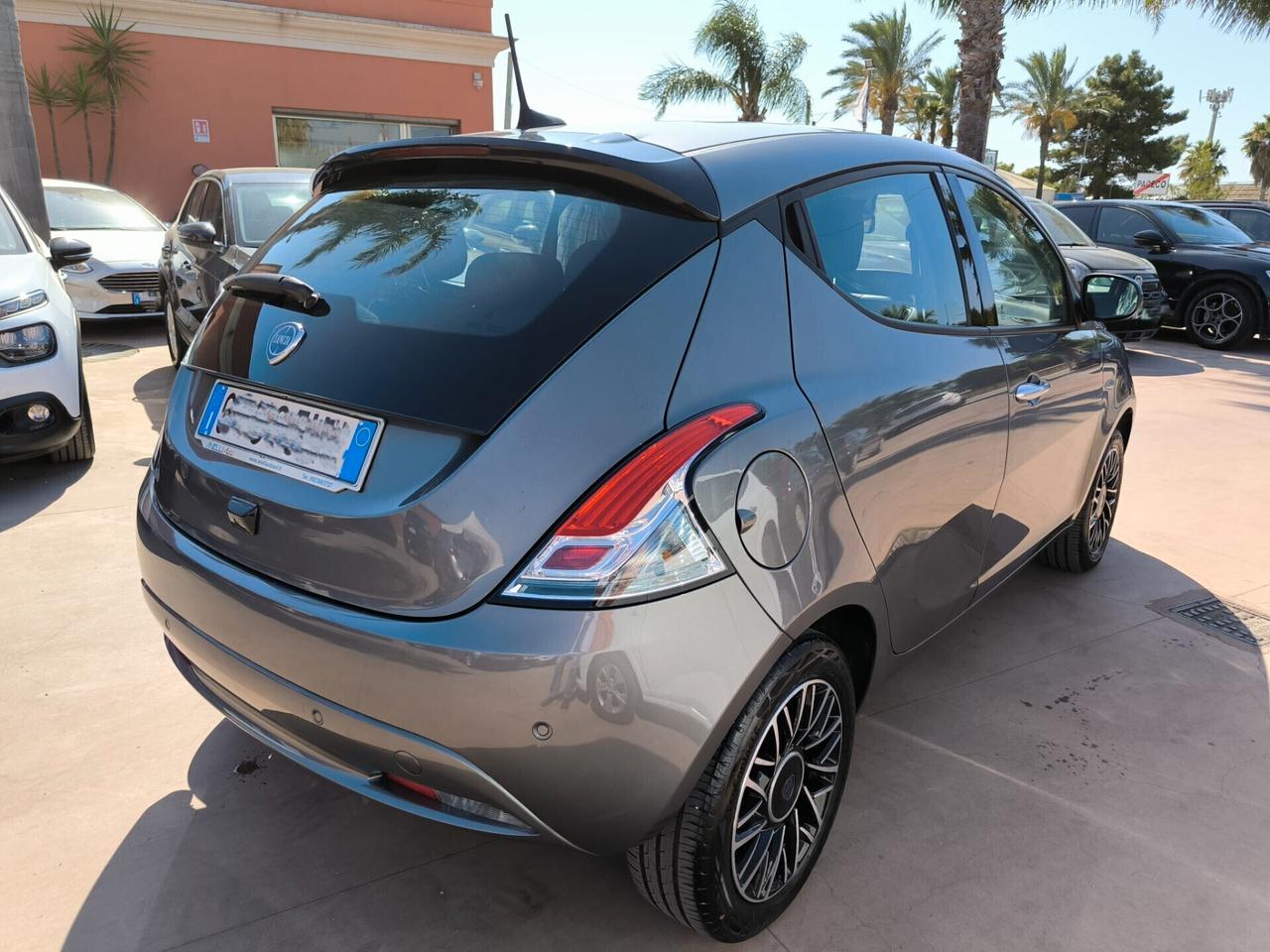 Lancia Ypsilon 1.0 FireFly 5 porte S&S Hybrid Gold Plus