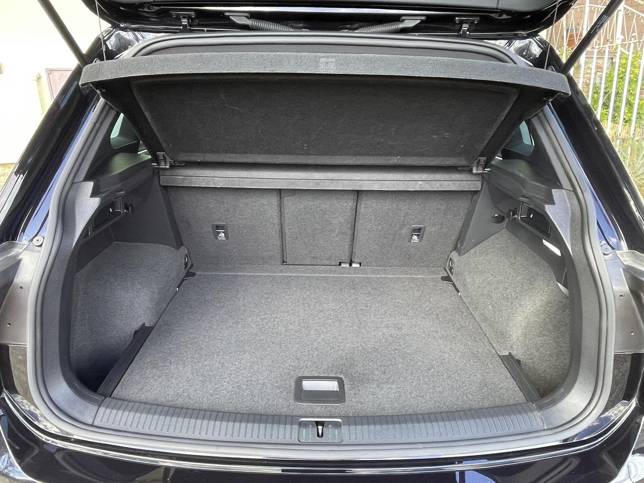 Volkswagen Tiguan 2.0 TDI 150 CV SCR DSG R-Line Fari IQ.LIGHT LED MATRIX--Digital Cockpit Pro 10,25", Navi