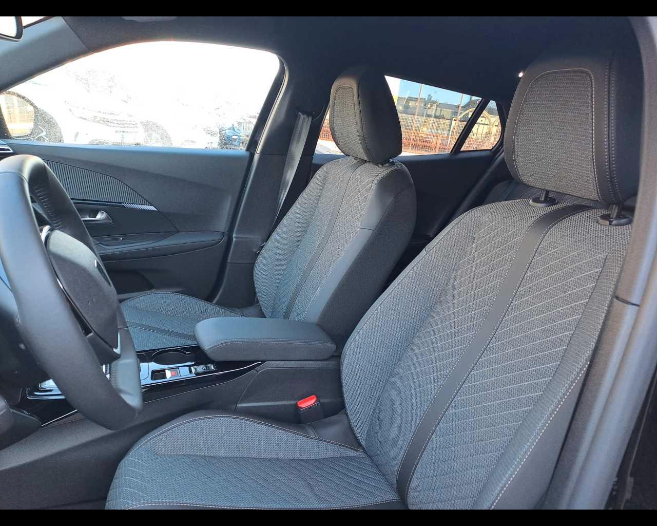 PEUGEOT 2008 Allure Hybrid 136 e-DCS6