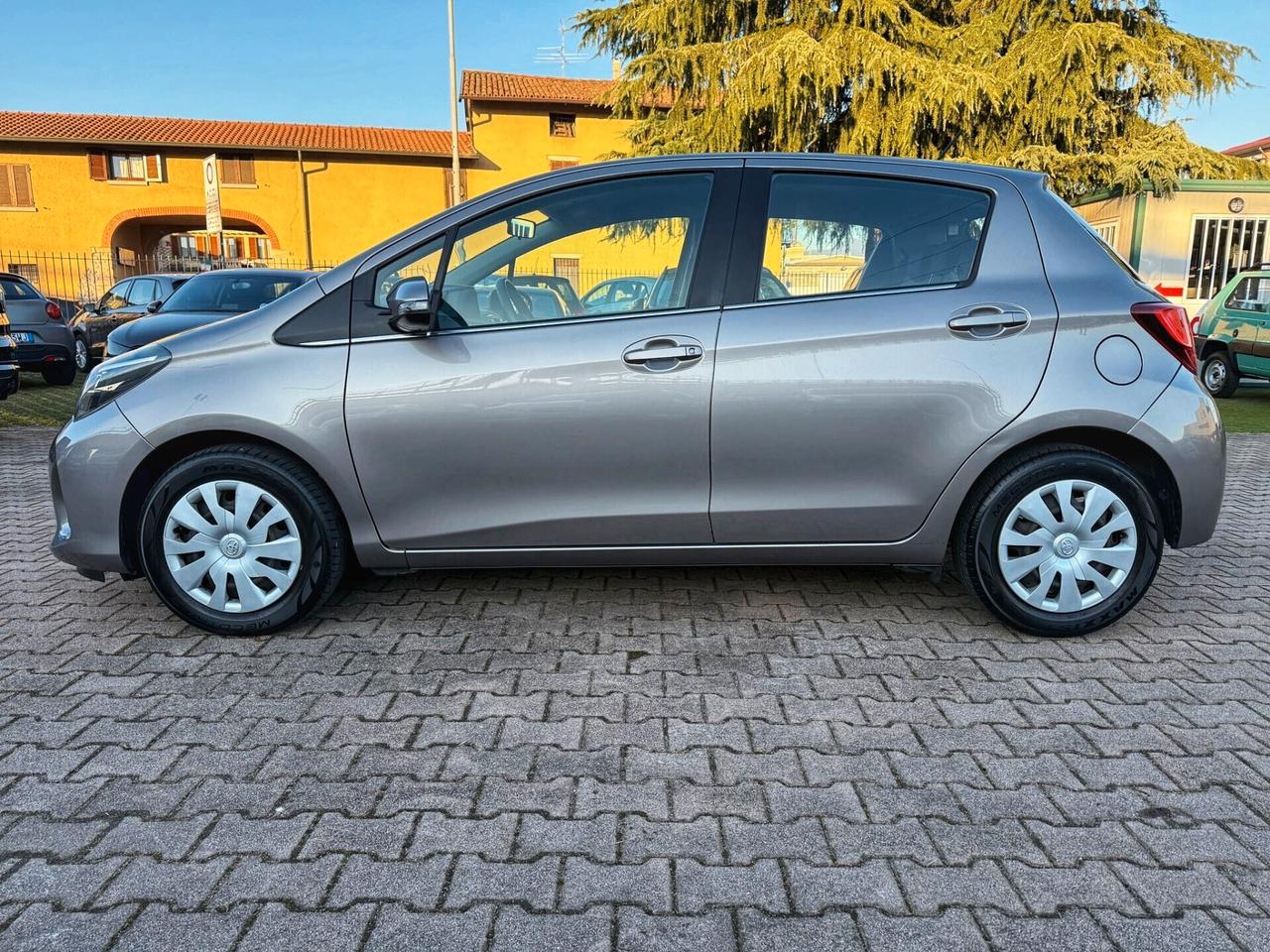 Toyota Yaris 1.3 5 porte TELECAMERA NAVIGA RADIO DIGITALE