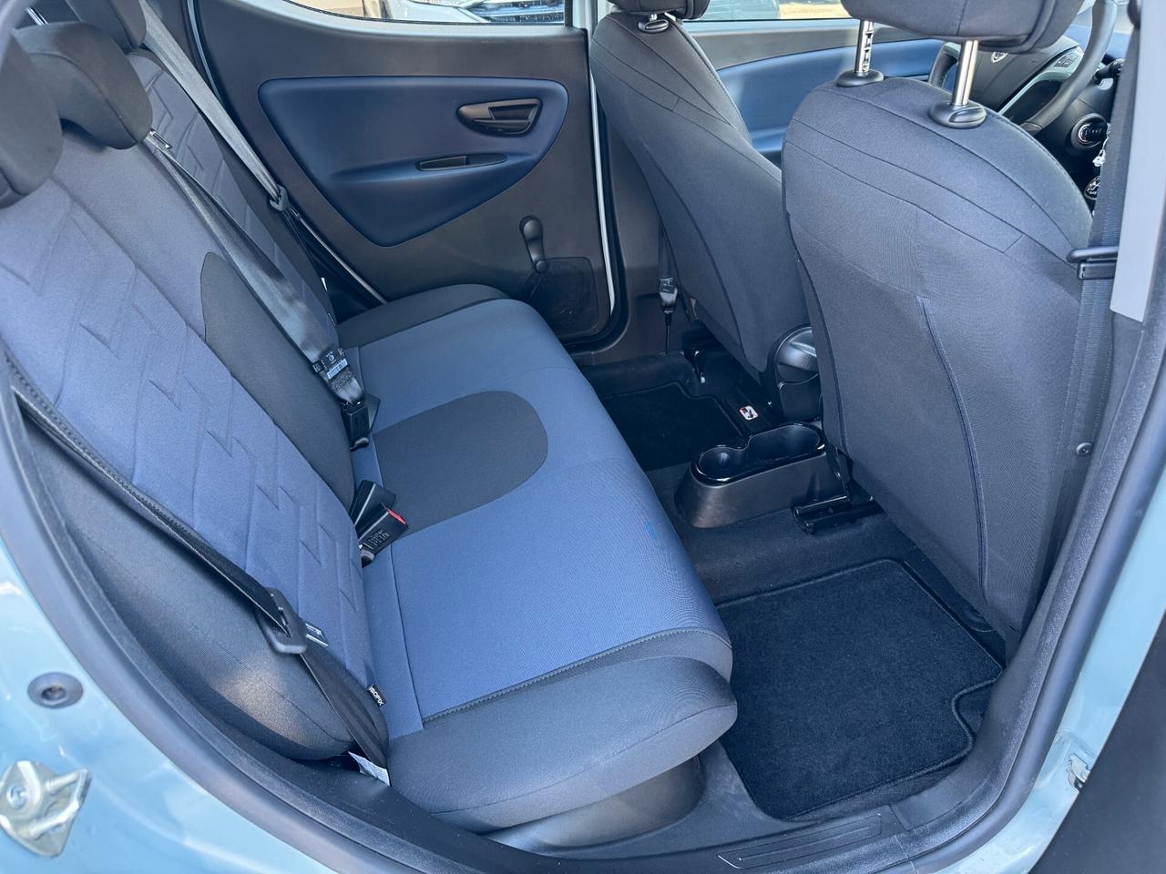 Lancia Ypsilon 1.0 firefly hybrid Platino / NO VINCOLI