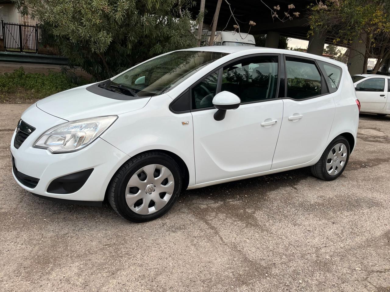 Opel Meriva 1.7 CDTI Cosmo (Autocarro 5 Posti)Perfetta