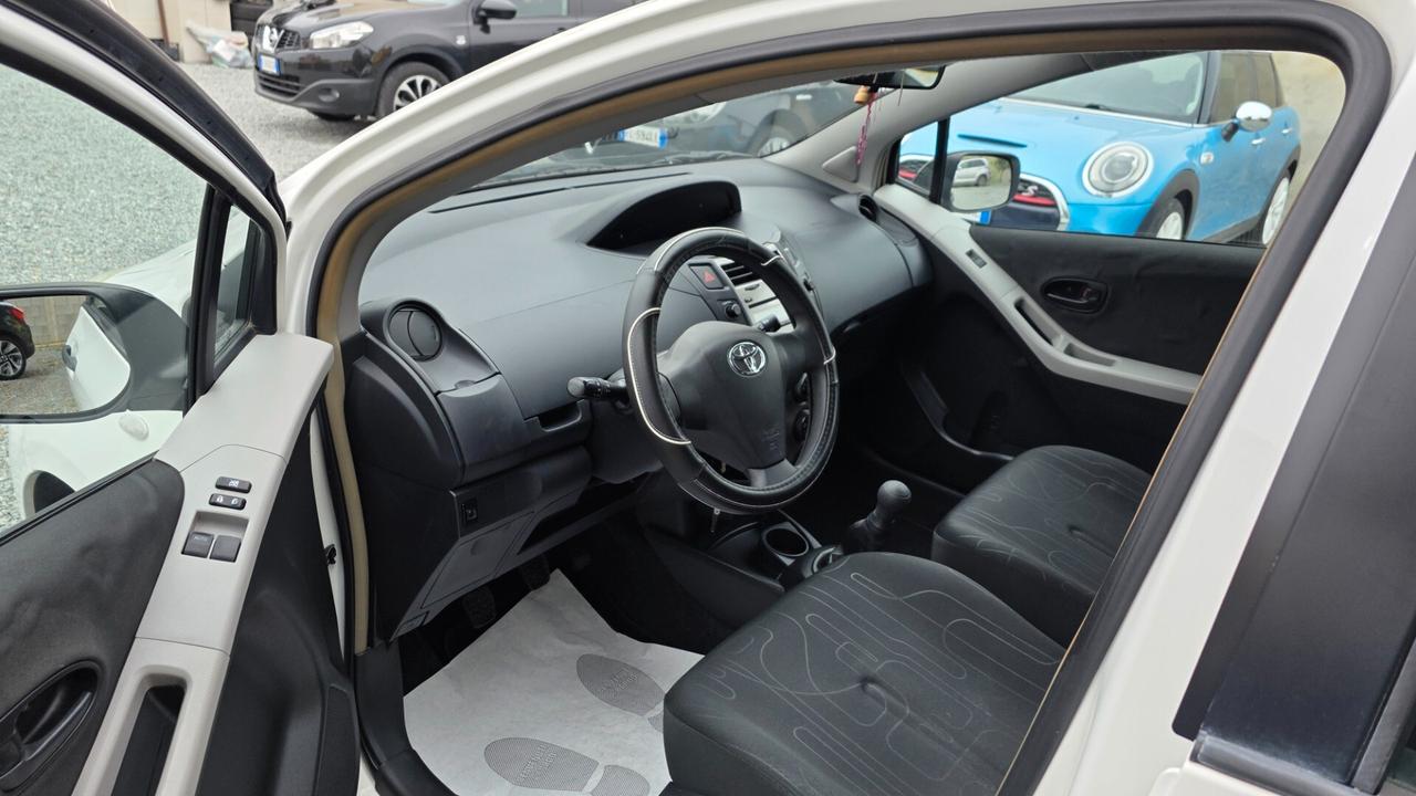 Toyota Yaris 1.0 5 porte