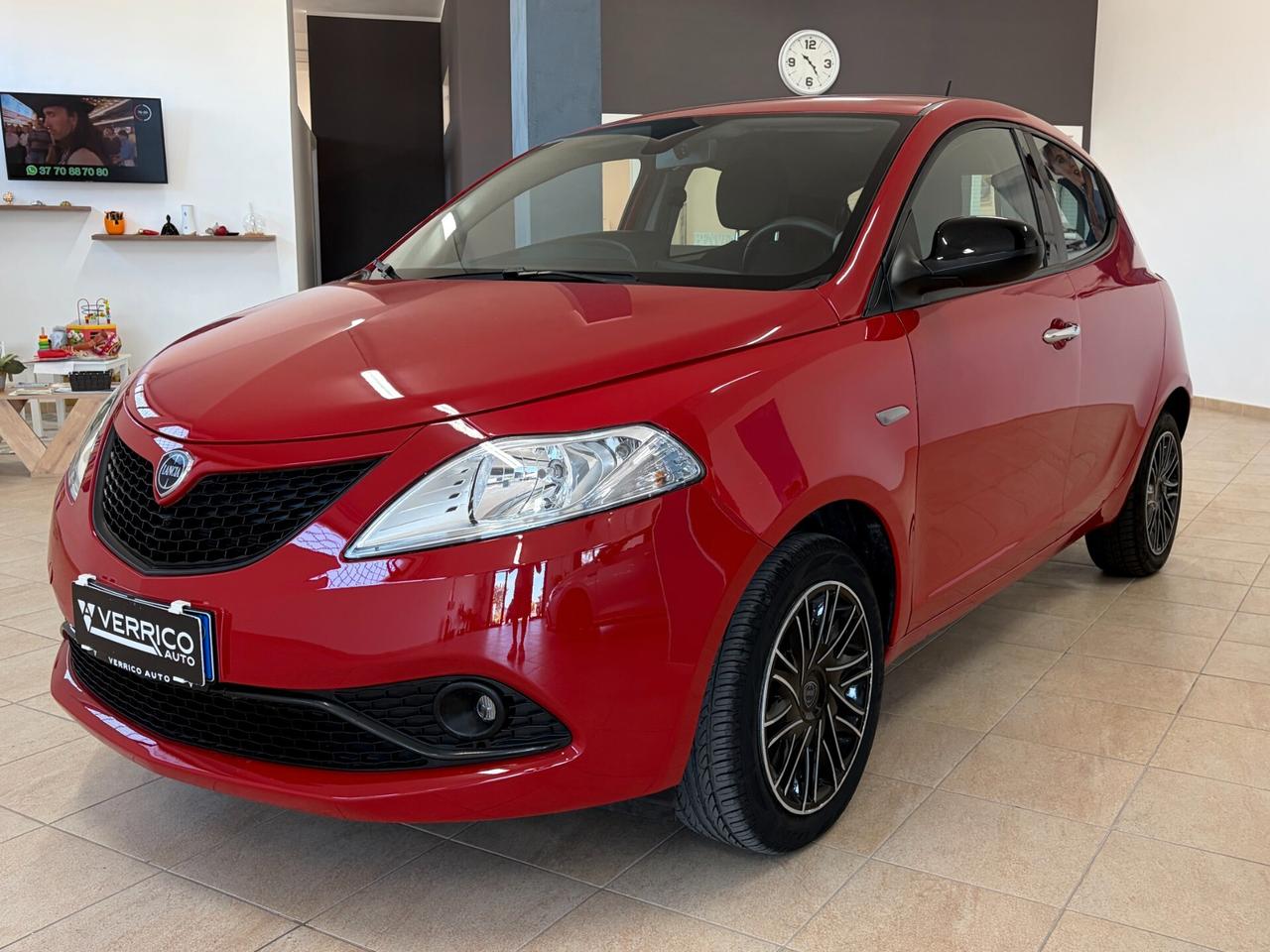 Lancia Ypsilon 1.0 FireFly 5 porte S&S Hybrid Ecochic Silver